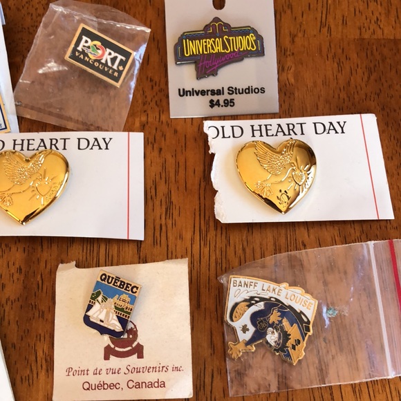 30 Collectable Pin Backs/ Badges - Picture 11 of 16